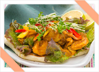 チーズとろーりナンのタンドリーチキンサンド