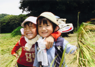 『いっしょに収穫』泥谷 祐一郎